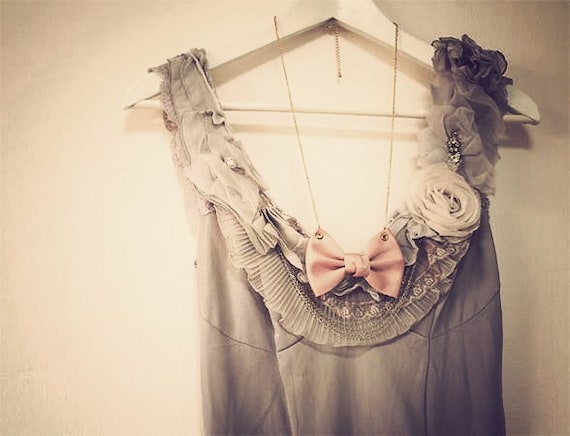 Take a Bow. Vintage fabric ribbon bow tie cute fun long necklace. Pink, white and flower print
