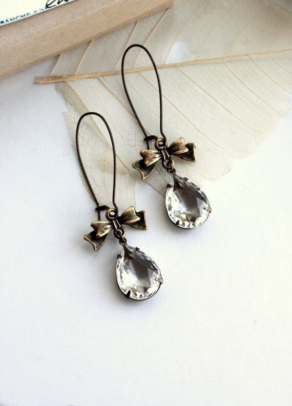 Tamaria - A Clear Vintage Glass Pear shaped Earrings.  Romantic, Elegant, Feminine