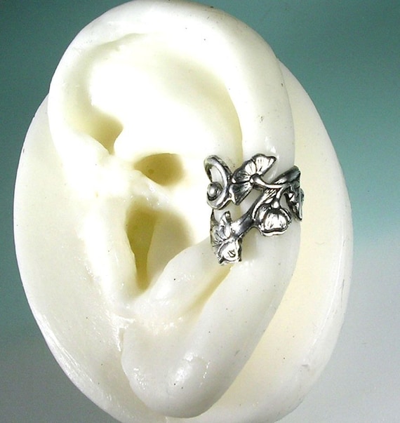 EAR CUFF.  Gorgeous Art Nouveau Flower andVine Design. SILVER. No piercing required.