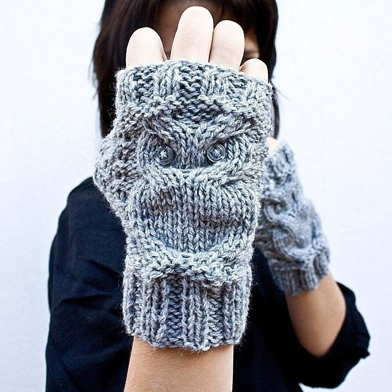 Little owl fingerless gloves in light grey