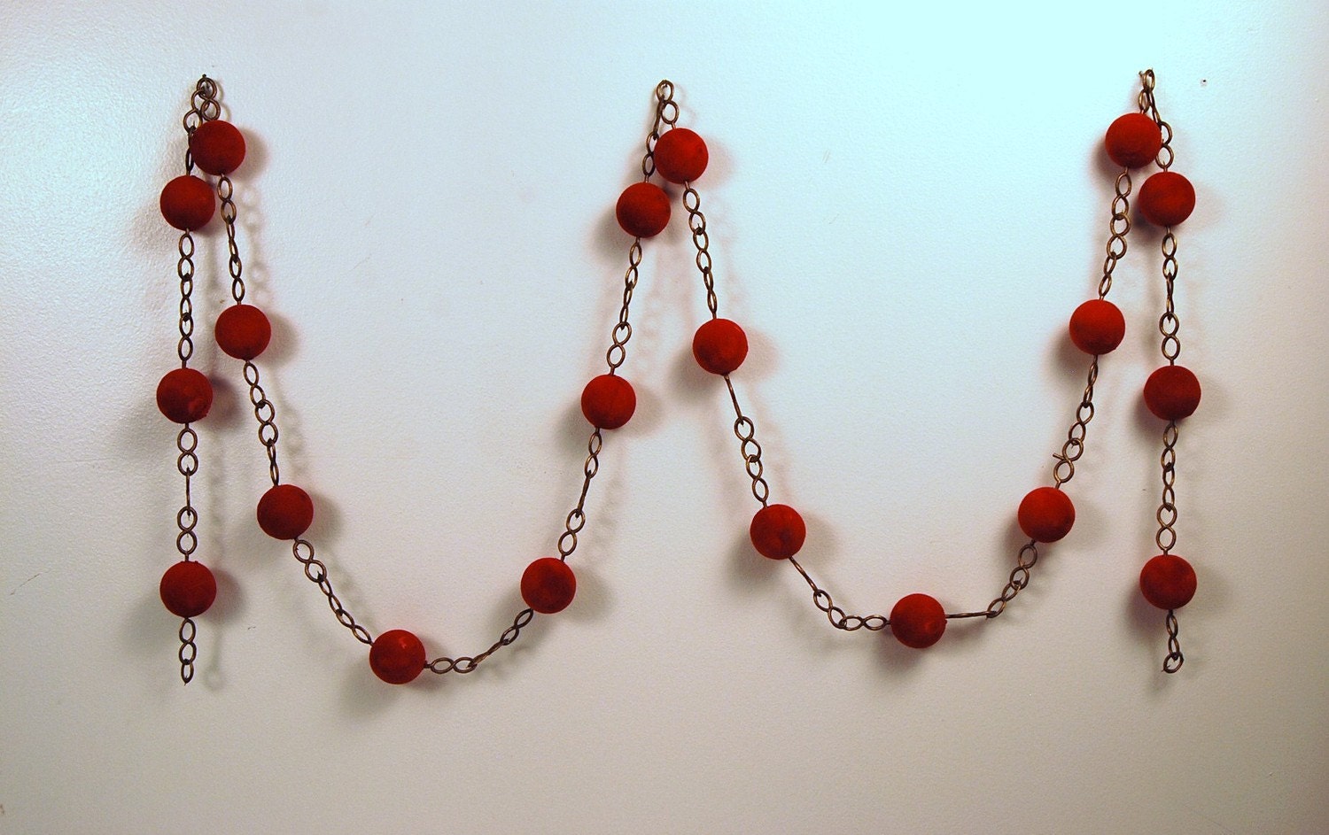 Vintage 1960's RED Round and Gold CHAIN Garland........six feet