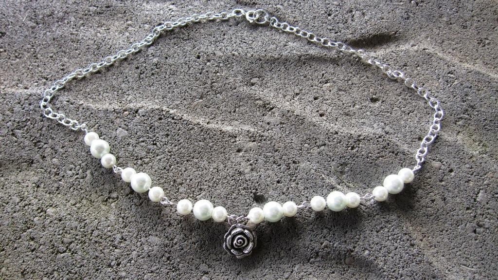 Date night, glass beads and silve rose charm necklace