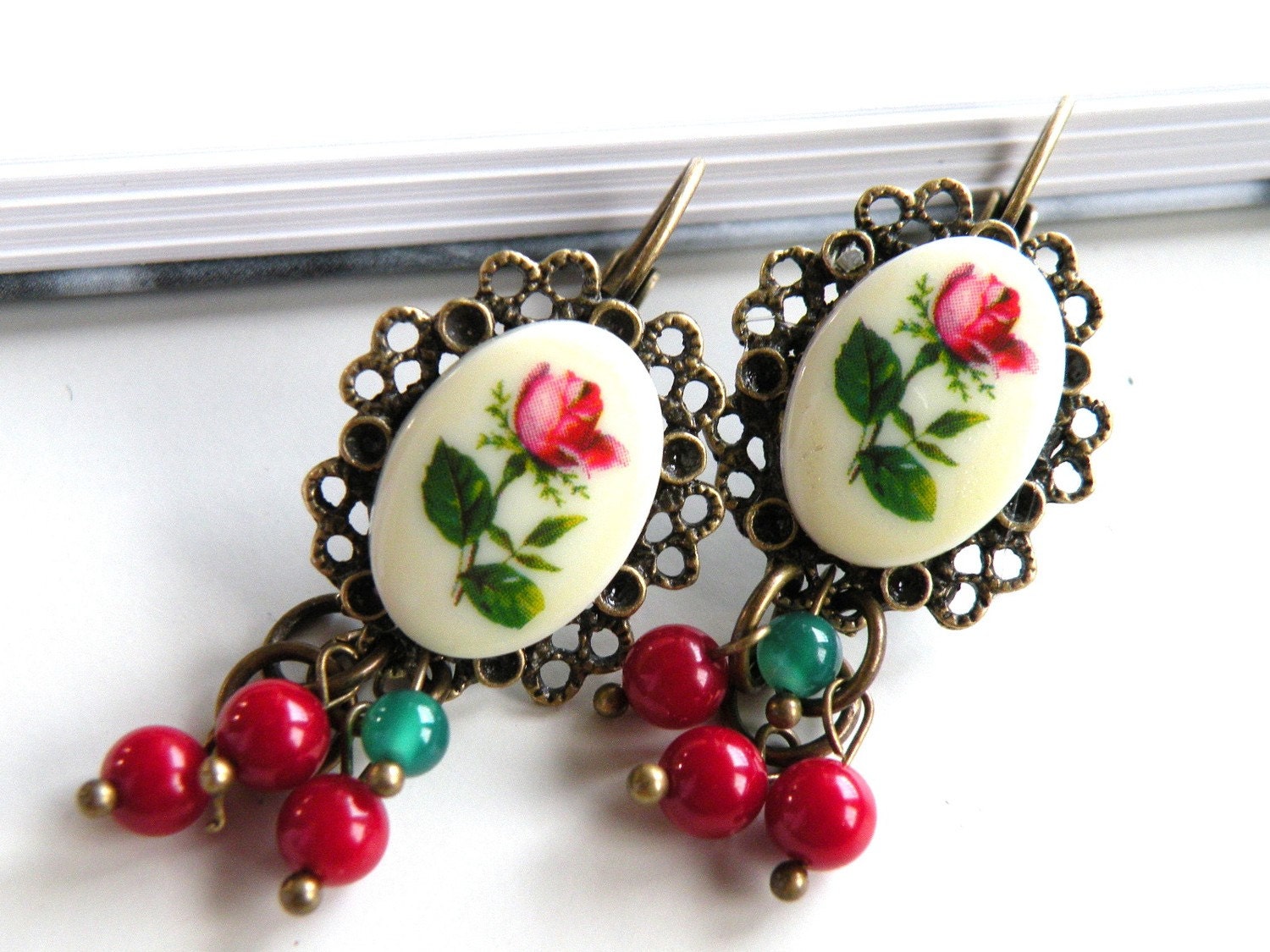 Vintage inspired floral cameo earrings(Free shipping)