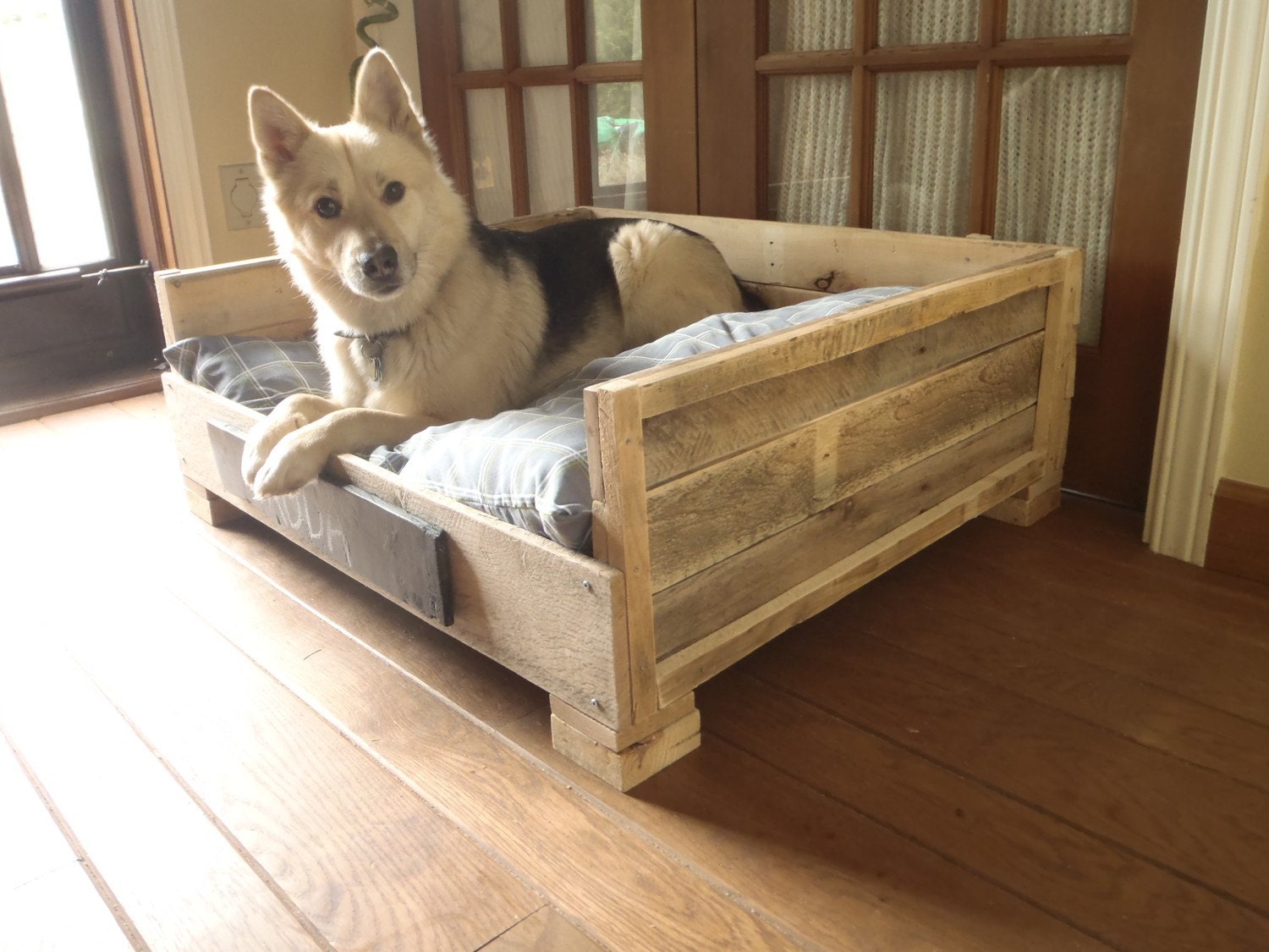 Free Ship - Reclaimed Pallet Wood Dog Bed - Custom Large