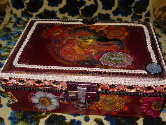 Recycled leather vintage jewelry case MAGIC  lady of  botanical flowers by C. Reinke