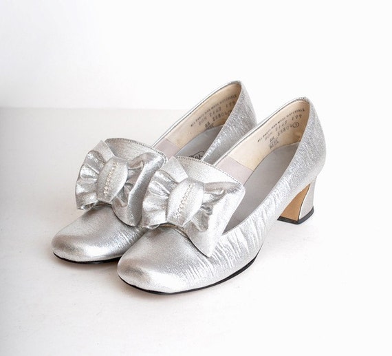 Size 8 Vintage 60s MOD Silver Rhinestone Bow Loafers 38