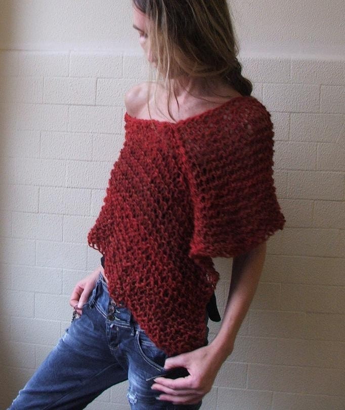 Luxury fibre poncho in Red.