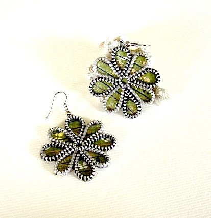 Flower zipper earrings