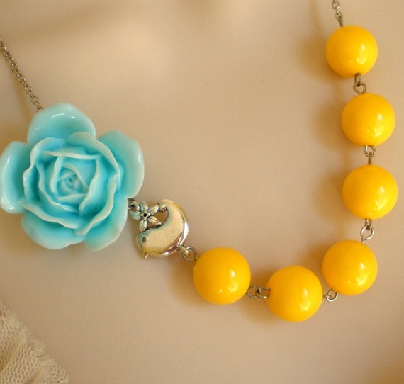 Blue and Yellow Cabochon Rose Beaded Necklace