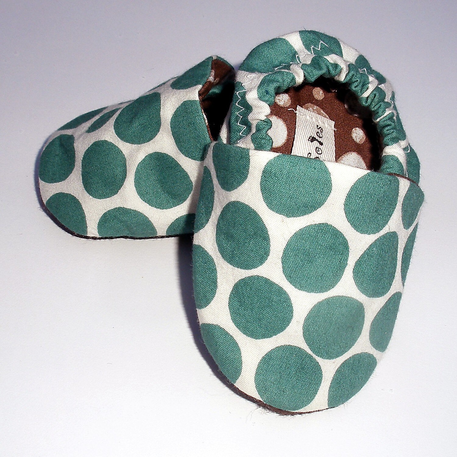 Unisex Crib Shoes in Mineral Dot- Size 0 3 6 9 12 18 24 months