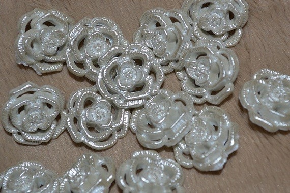 50 white rose shape buttons