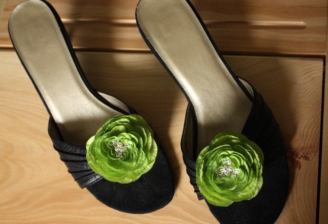 Flower Shoe Clips Medium Size in Spring Green