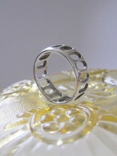 Sterling Siver Ring, Band, Oval cut out Pattern, size 7