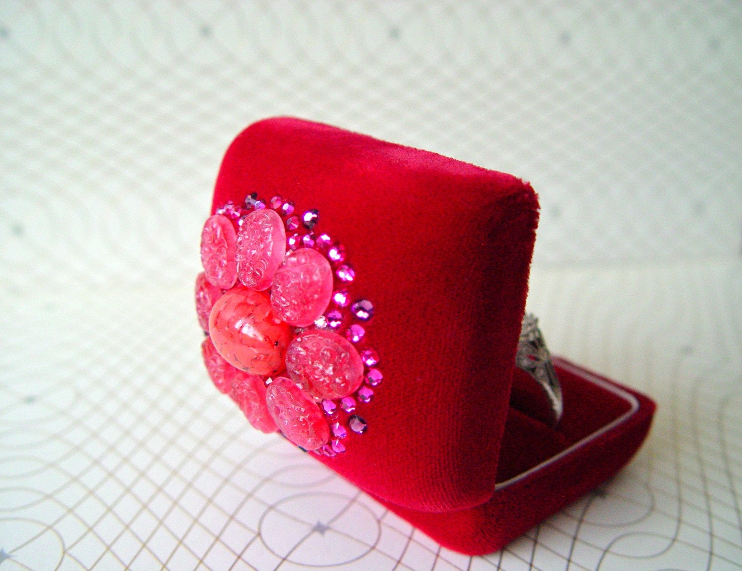 Scarlett Laurels - Ring Pillow Box vintage pink, red, purple, orange, magenta Swarovski crystal