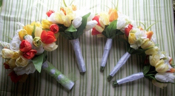 10 Pc. Green, Yellow, Orange, and White Rose and Tulip Bouquet Set