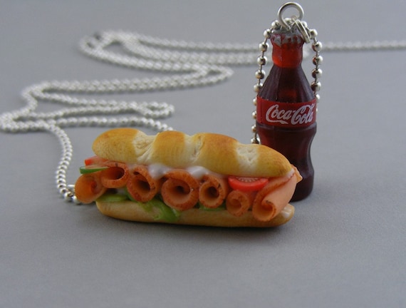 Sub сэндвич с колой Ожерелье