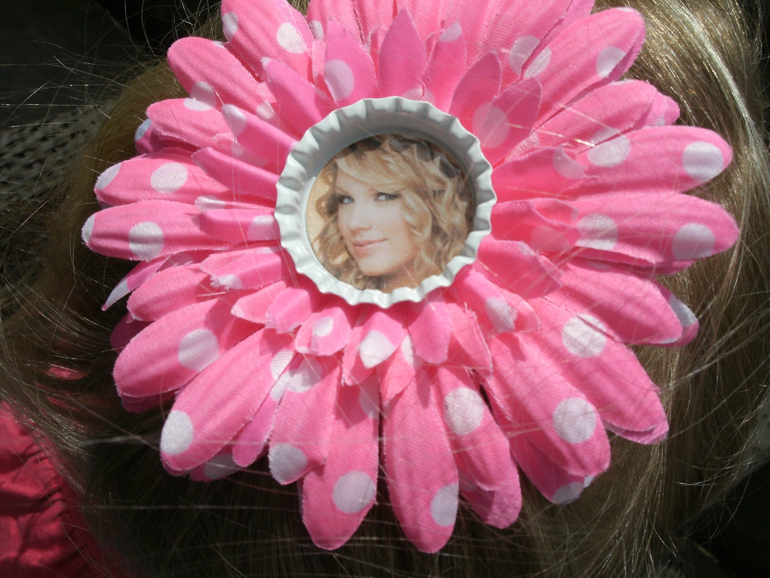 taylor swift pink flower headband. taylor swift pink flower headband. Taylor Swift Bottle cap pink