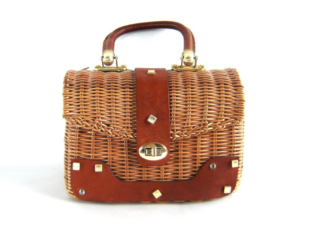 SUNDAY DRIVE. Vintage 60s Basket Purse with Leather Trim.