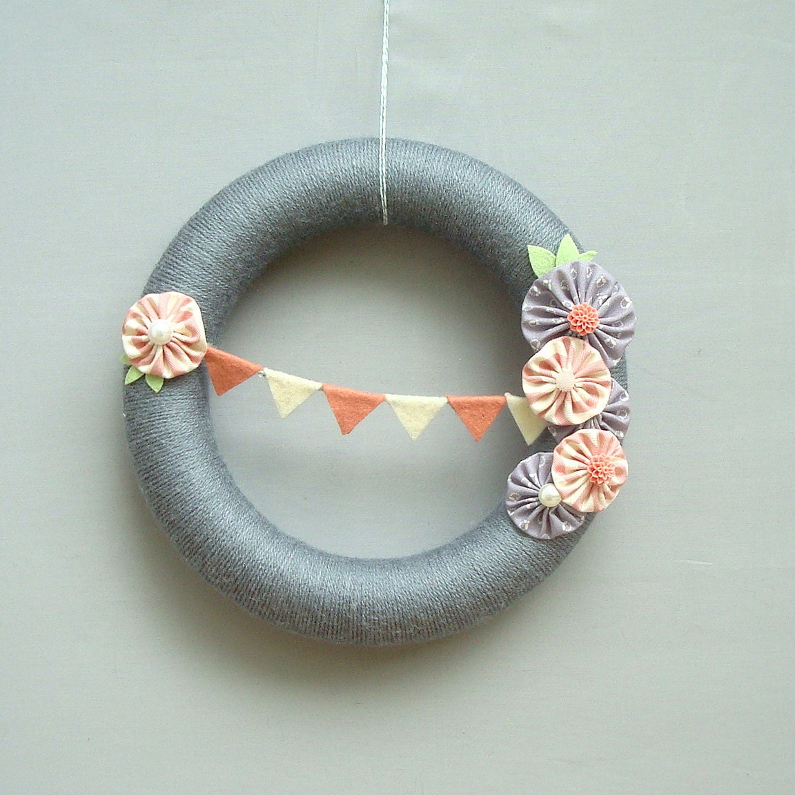 Grey Yarn wreath.  Cream and pink with gray felt oatmeal fabric flowers and blush.  10 "wreath is ideal for children's decor girl.