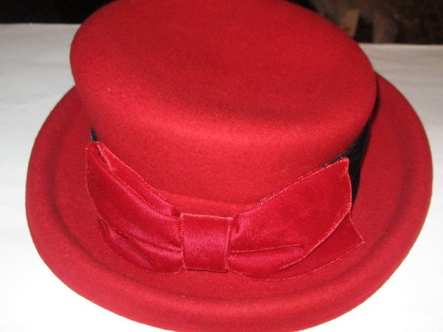 Gorgeous Vintage Red and Black Designer Hat - Barbara Schlomeger