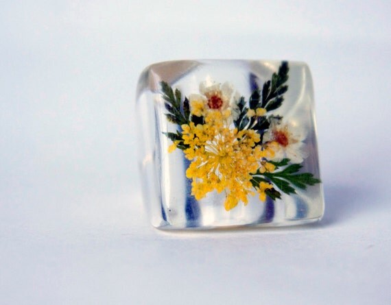 Boho Chic Clear Statement Ring with Yellow Pressed Flowers