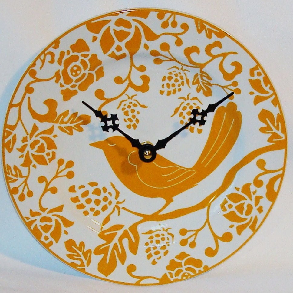 Goldenrod Flora and Fowl Ceramic Plate Wall Clock No. 567 (8-1/4 inches)