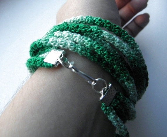 Crochet bracelet made of cotton green gradient2