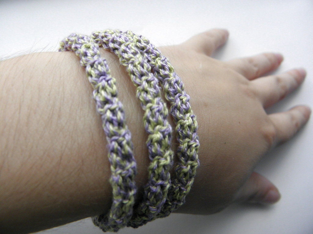 Crochet bracelet made of cotton mauve and light green