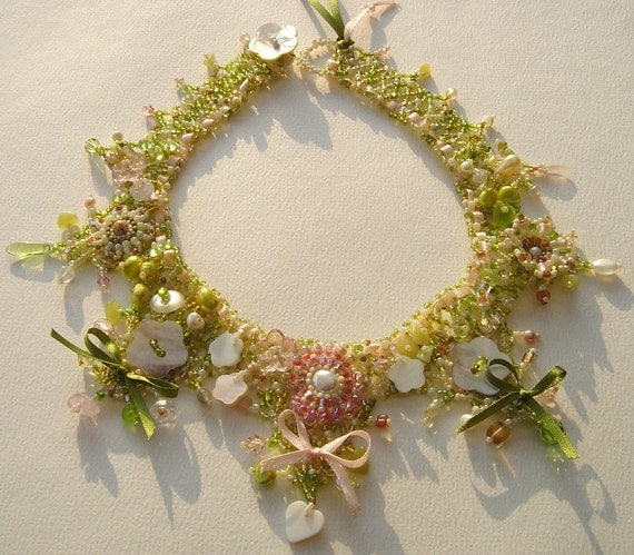 The 'Marie Antoinette' necklace design was the first project of mine to appear in print in the US (Beadwork magazine, April 2007) and has since become one of my signature pieces. 