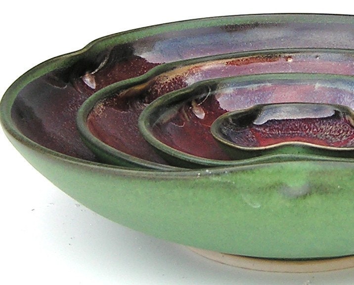 Nesting set of 4 Poppy Bowls in Green and Honey Red
