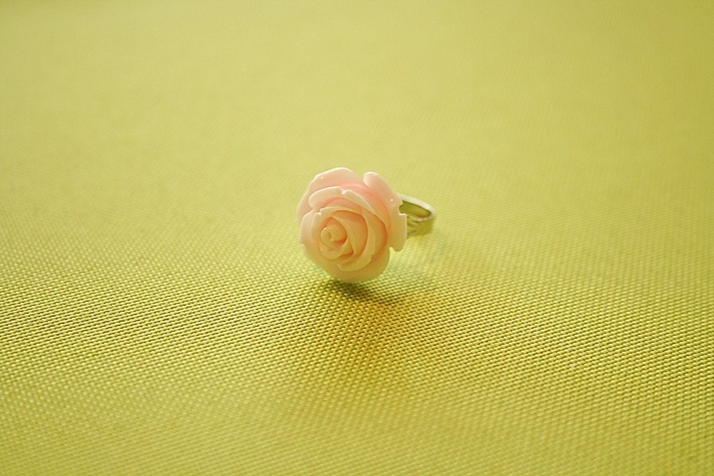 Light pink rose flower ring