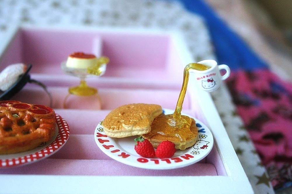 Hello Kitty Floating syrup pancake ring