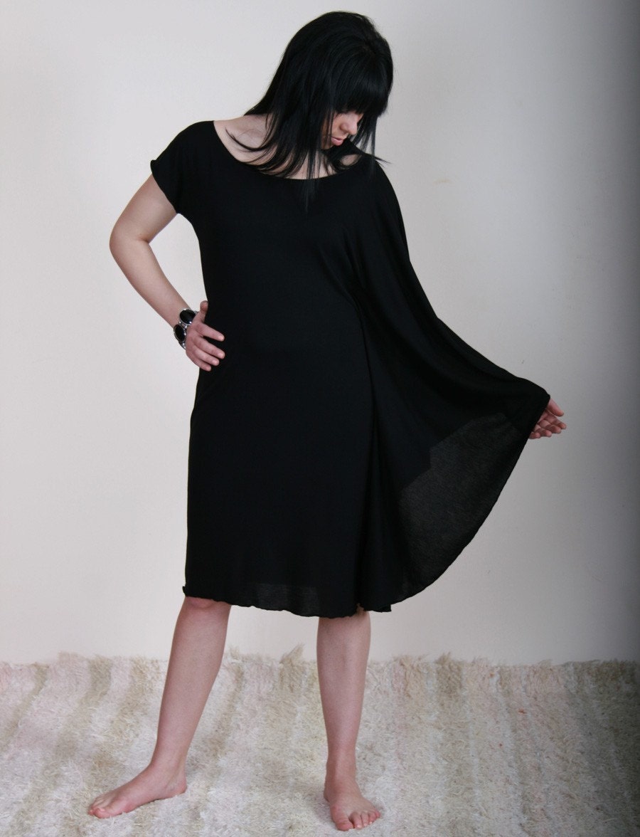 NINA Extravagant black dress with one short and one long sleeve