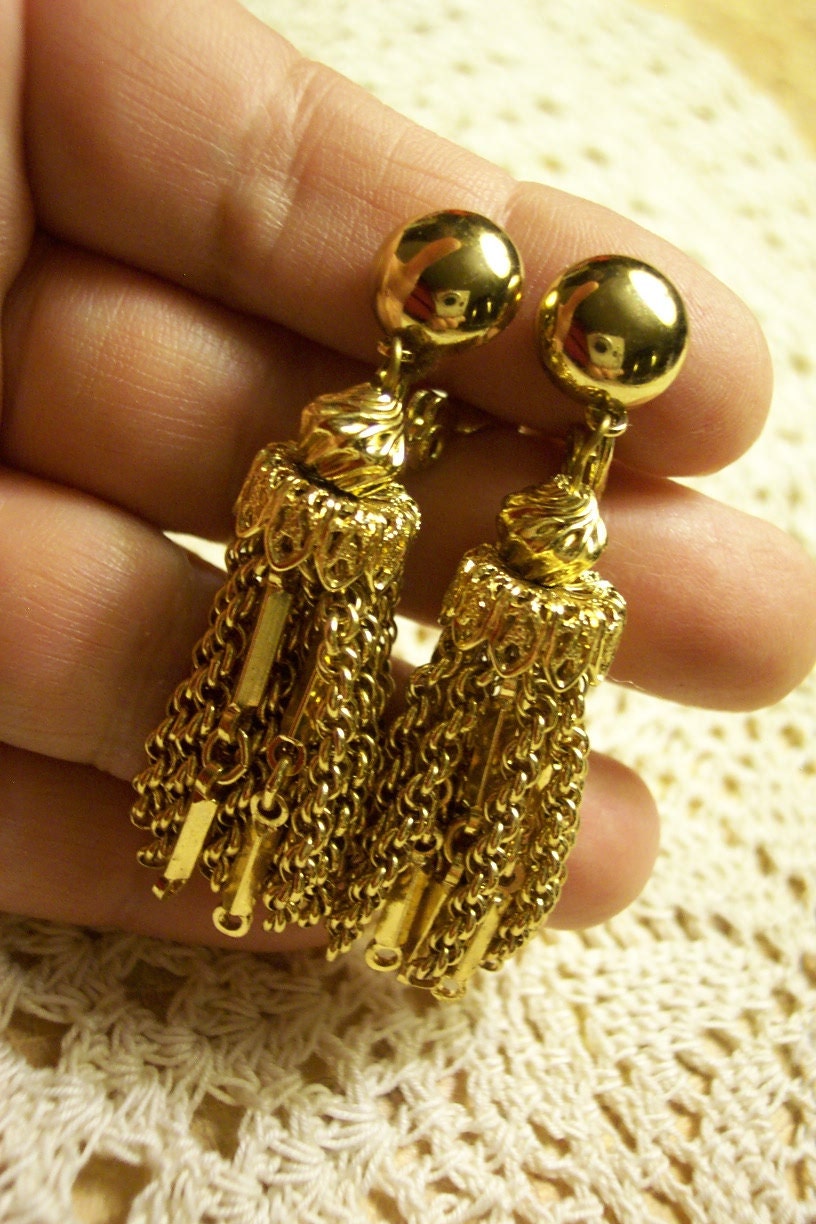 Vintage pair of gold clip earrings