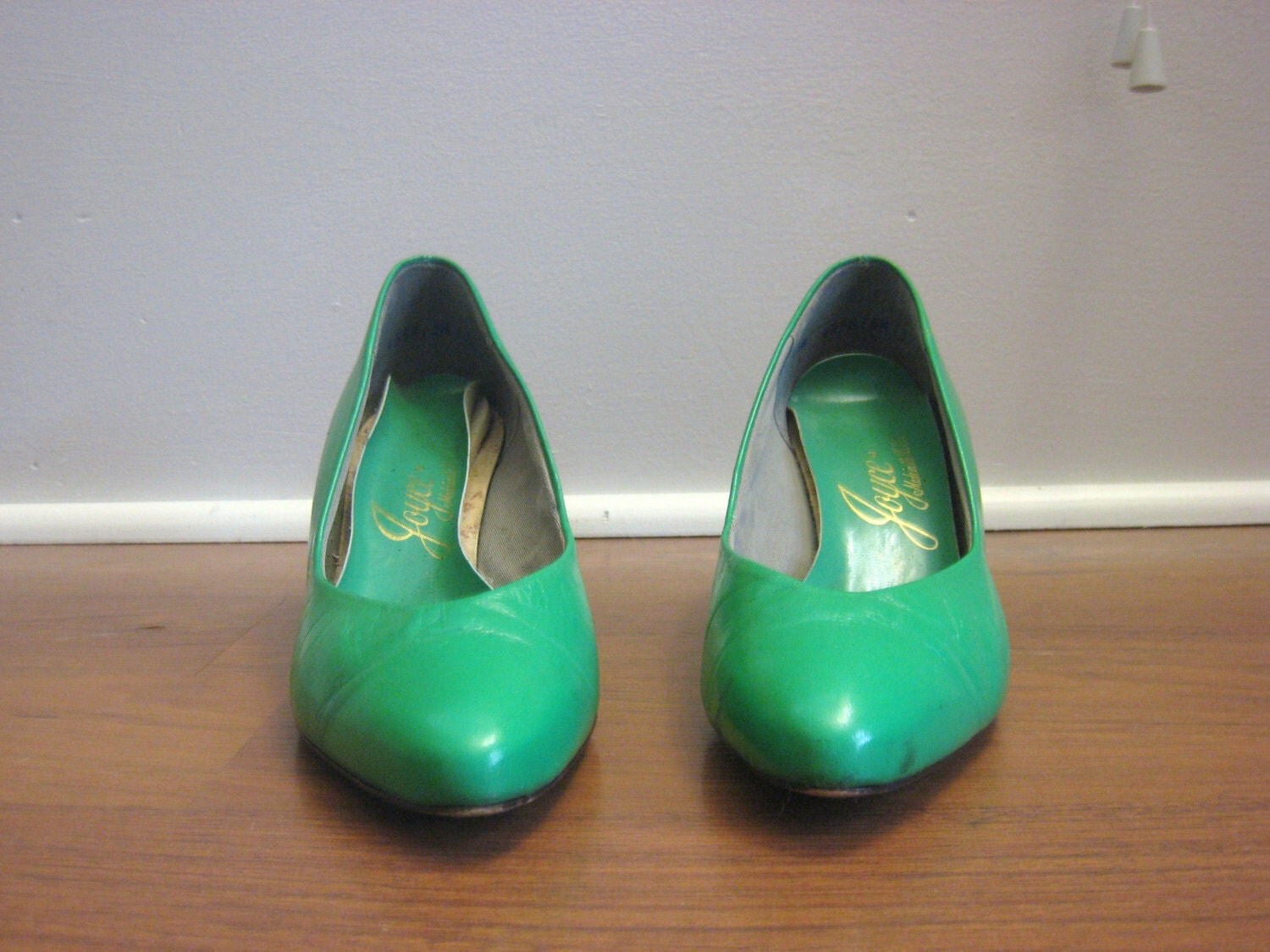 vintage 1980s KELLY GREEN pump heels leather 6 6.5