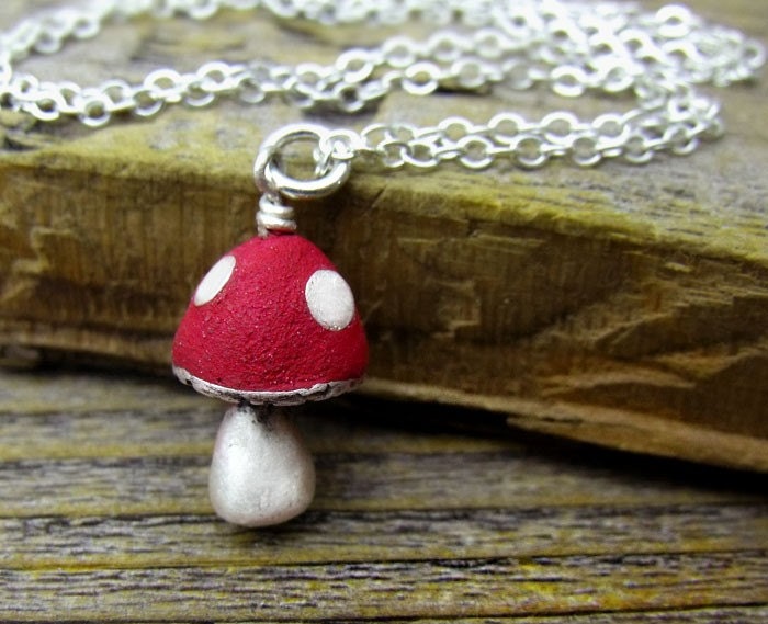 Little mushroom necklace in silver and concrete
