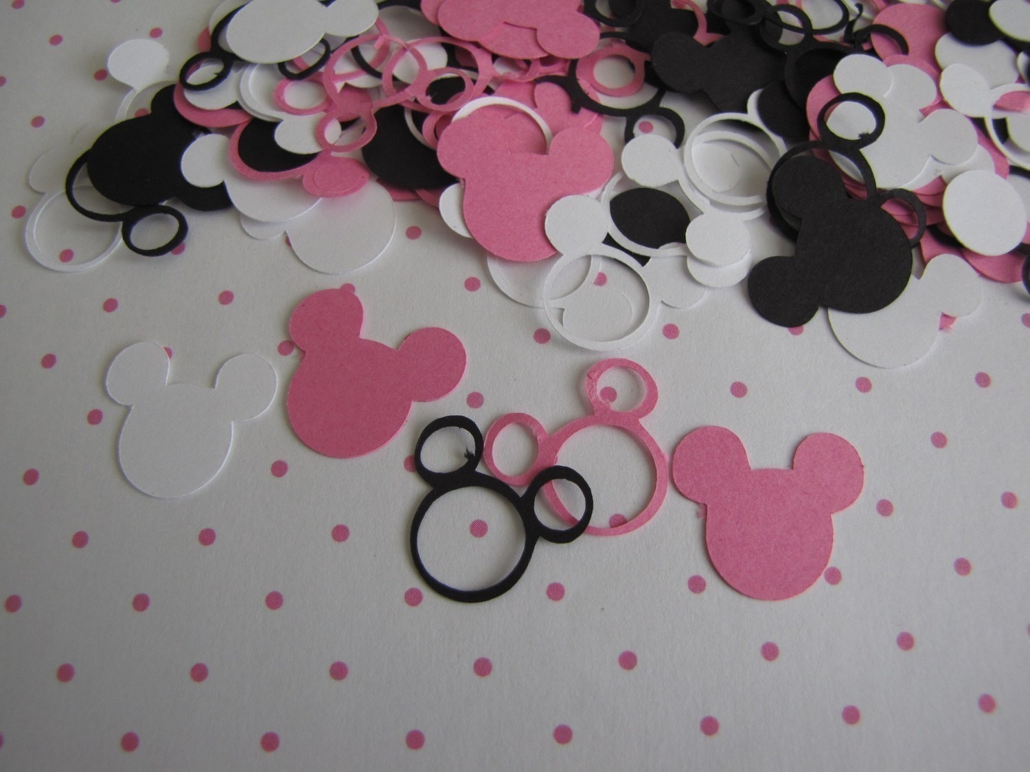 Minnie Mouse Confetti BLACKWHITEPINK 650 PIECES From uniqueboutiquebygami
