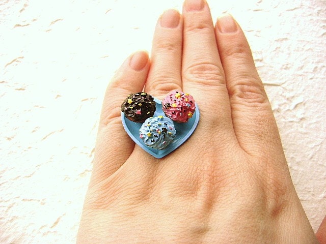 Cupcakes On A Heart Plate Ring
