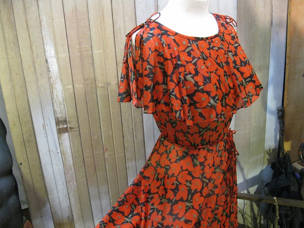 Red Poppies dress Vintage cape collar 1970s  summer flowers S