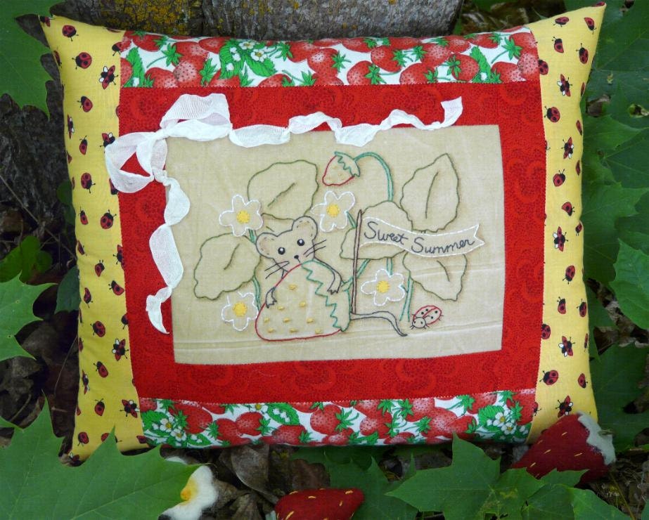 2012 Sweet Summer mouse strawberry Stitchery E Patterrn - primitive mice Pdf  pillow embroidery banner