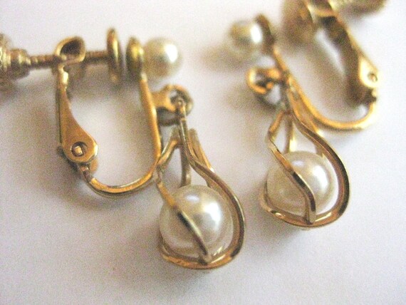 Lovely Bridal Vintage NAPIER Earrings Pearl Wrapped in Gold Tone Swirl  screw backs FREE SHIPPING