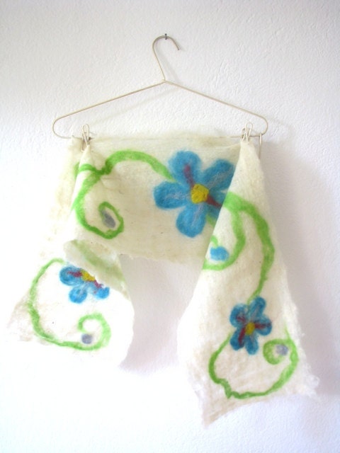 Wool felt scarf with Forget me not  flowers