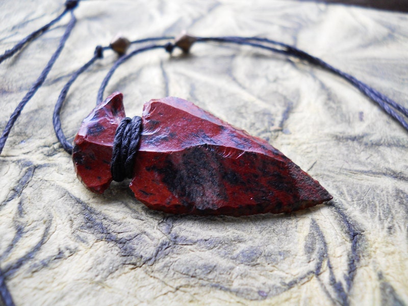 xenia. a red and black arrowhead necklace (warrior, bohemian, tribal, natural, hunt)