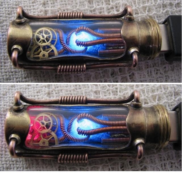 Steampunk USB flash drive with glowing gears and two glass windows. 8 GIG. Copper, brass and glass. Waterproof.