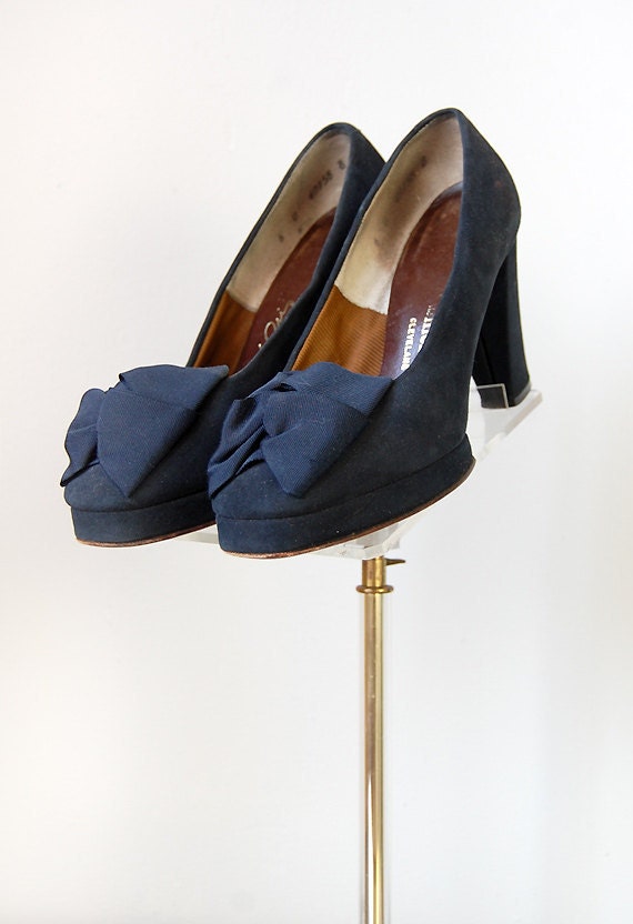 vintage 1940s shoes / vintage 40s heels / vintage 1940s platform pumps