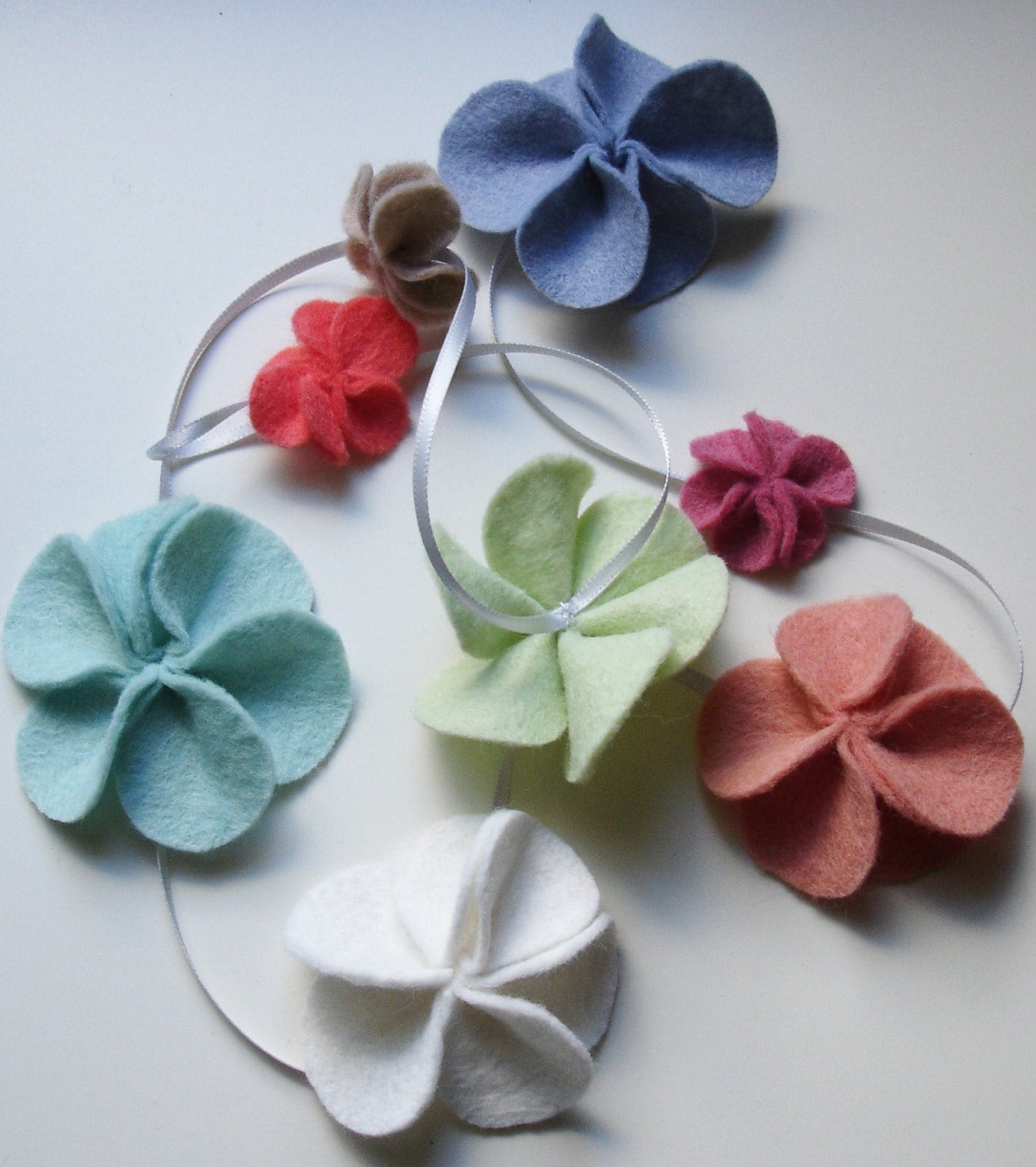 Nearly No-Sew Felt Flower Pin : Decorating : Home &amp; Garden Television